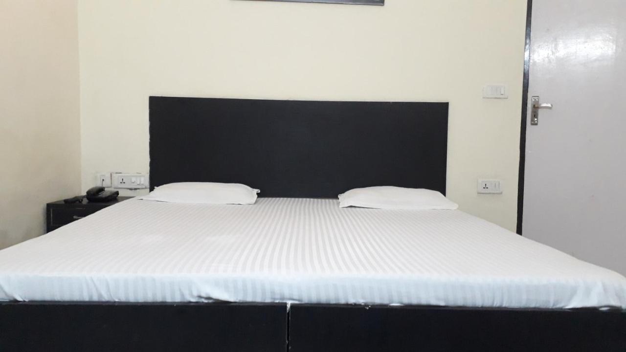 Fabhotel Sarwan Агра Экстерьер фото